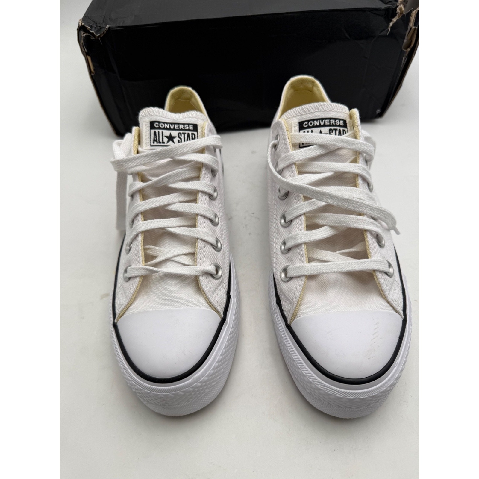 Converse Womens Chuck Taylor All Star Lift, Lace Up Canvas White Size 8 With Box